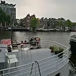 Houseboat Rose